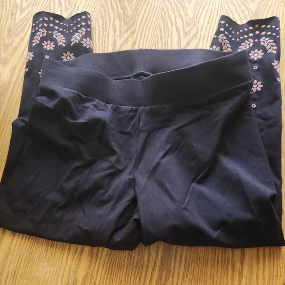 Torrid Size 0 Black Capris with Pink Embroidered Flowers - Picture 2 of 3
